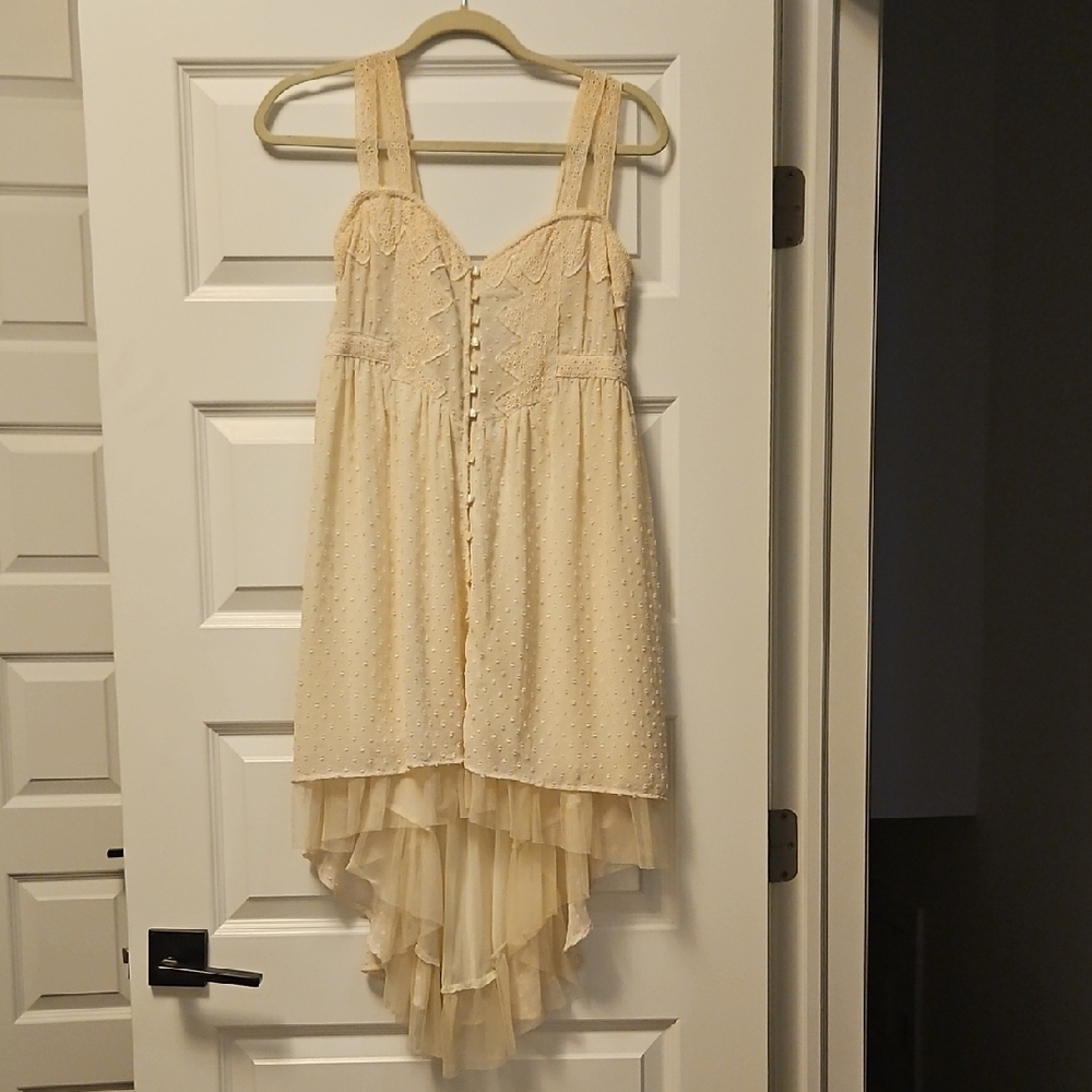 Cream Sleeveless Layered Dress